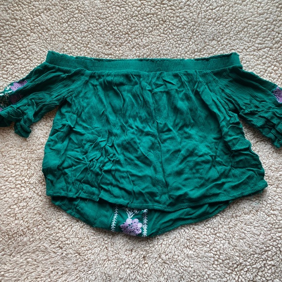 ⚡️⚡️FREE a with a purchase of $25 or more ⚡️⚡️Blueh Cieh- Crop Top, SIZE: S - Picture 3 of 3